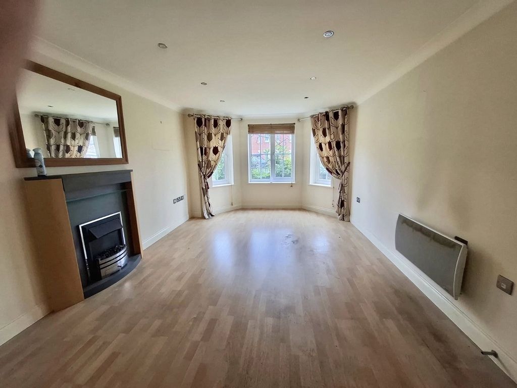 Property photo 3 of 11 Lounge