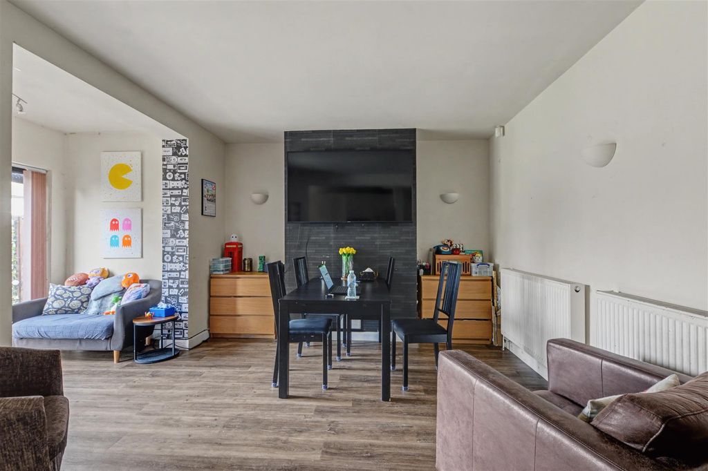 Property photo 3 of 34 Openned Planned Kitchen Diner3.Jpeg