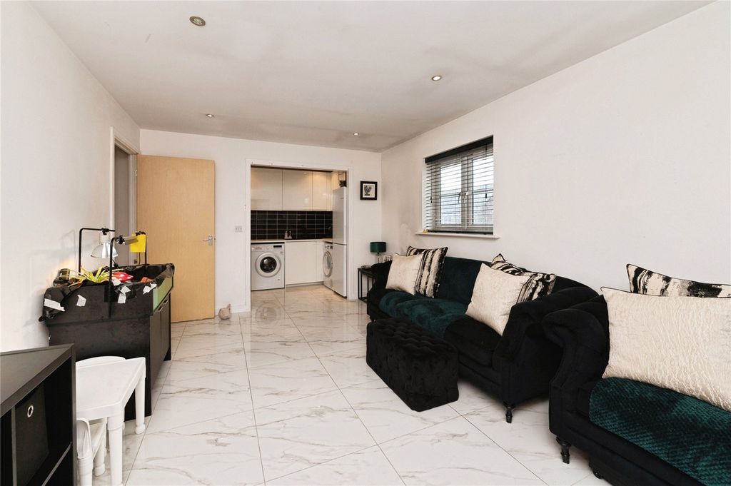 Property photo 2 of 13 Lounge