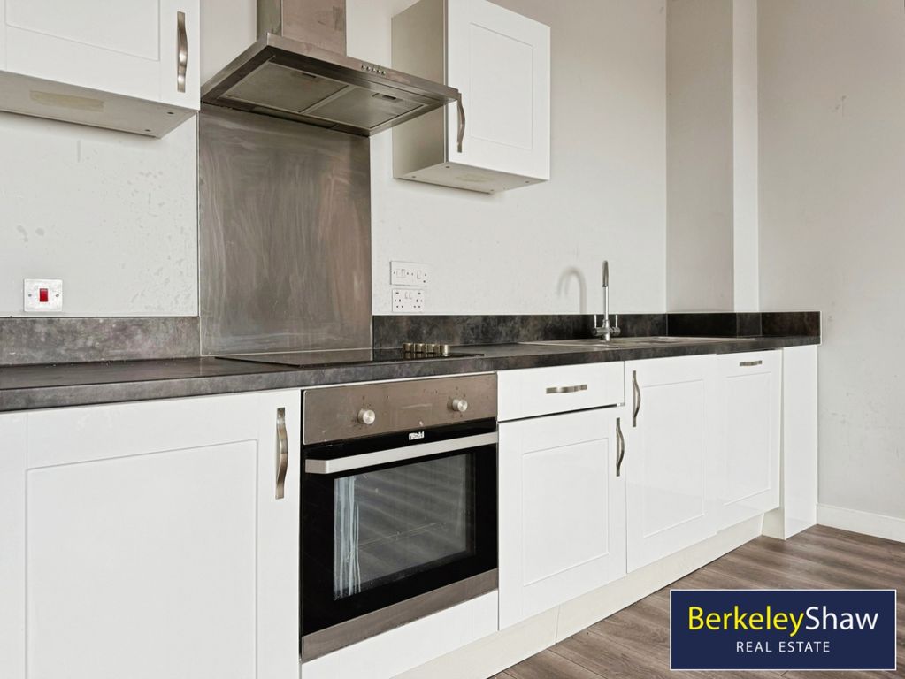 Property photo 2 of 9 Kitchen