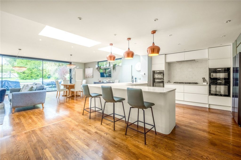 Property photo 2 of 15 Kitchen/Breakfast Rm