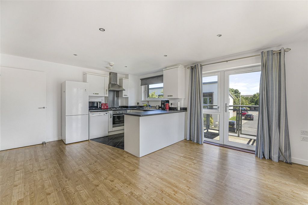 Property photo 2 of 25 Reception/Kitchen