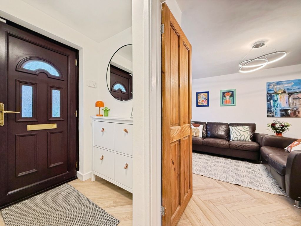 Property photo 3 of 26 4560375