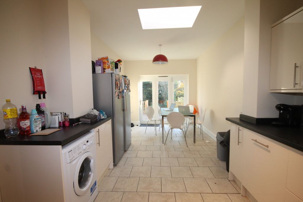 Property photo 1 of 6 Kitchen