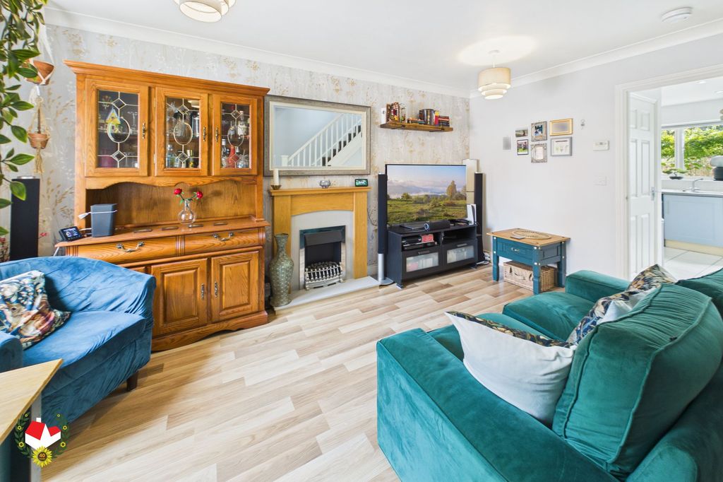 Property photo 3 of 13