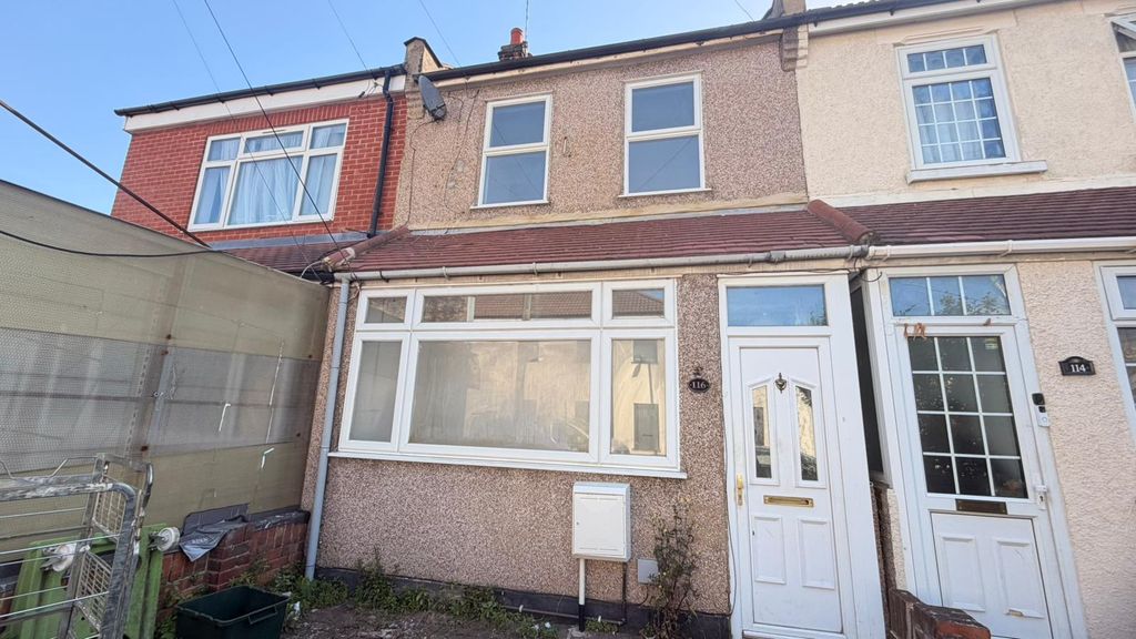 Property photo 1 of 10 2 Bed Terraced House To Rent Inglehurst Gardens, Ilford Ig4