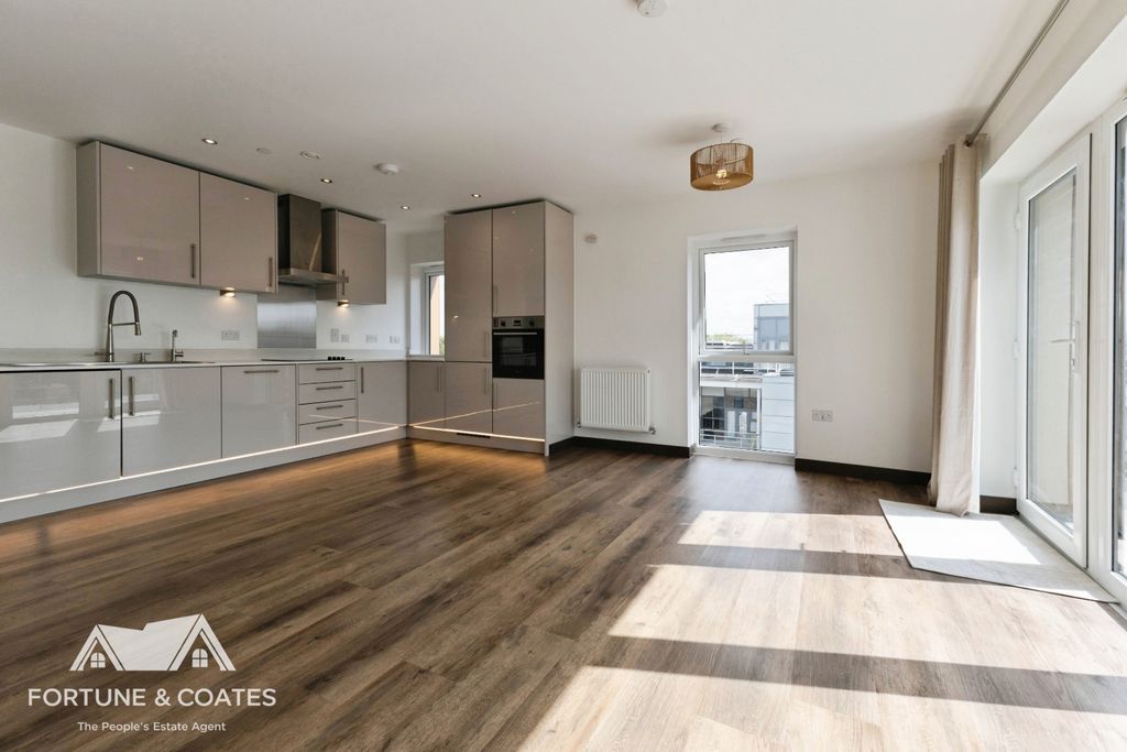 Property photo 3 of 13 Pbox-Img.Jpg