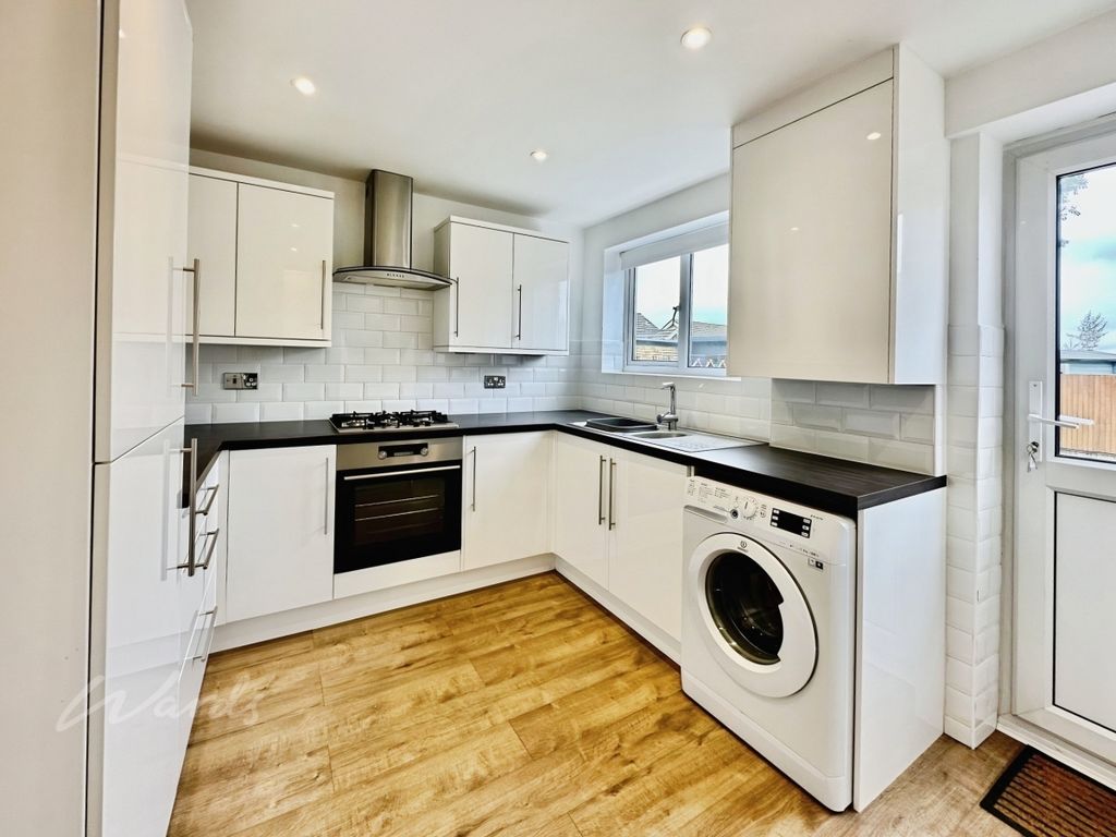 Property photo 2 of 9 Tilbury Kitchen