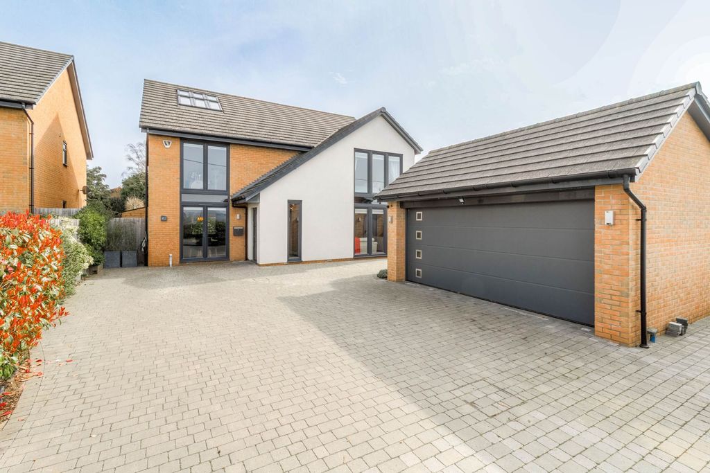 Property photo 1 of 44