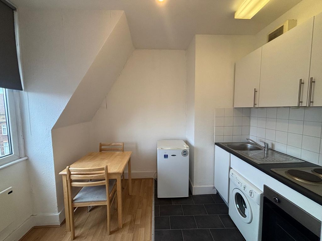 Property photo 1 of 5 3C Burlinton