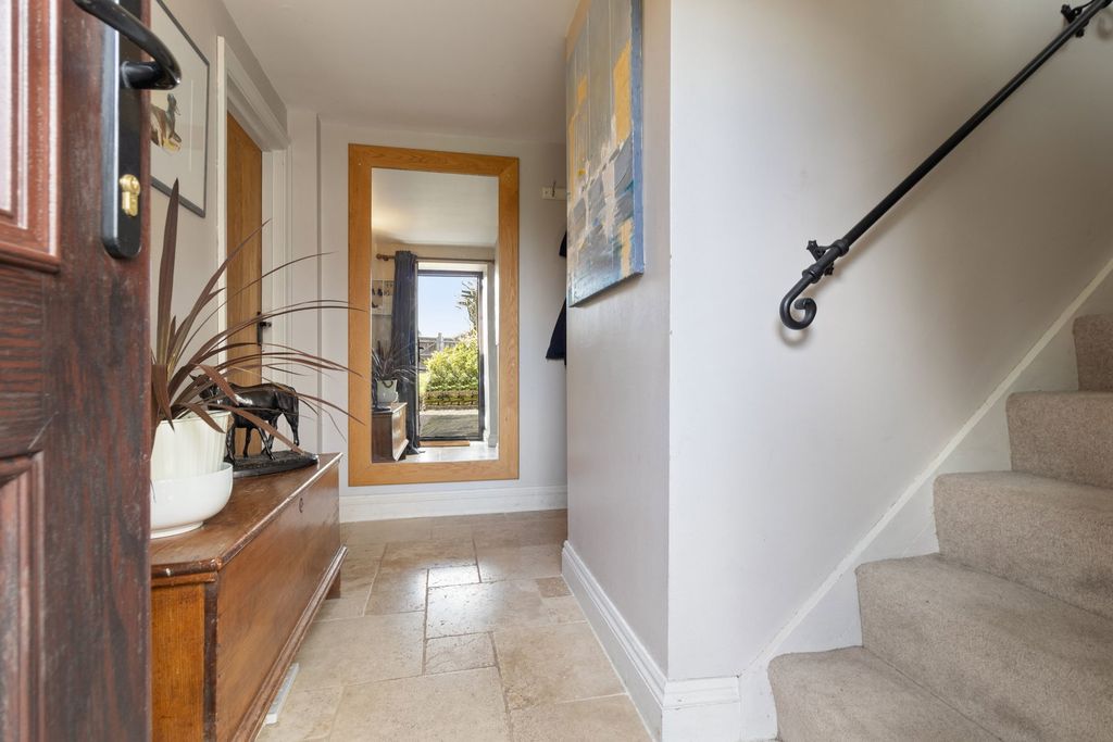 Property photo 2 of 21