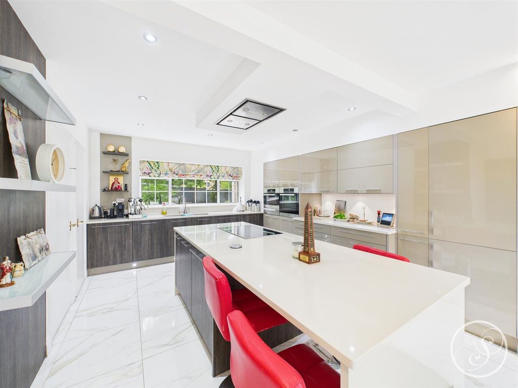 Property photo 3 of 35 Cam02071G0-Pr0637-Still002.Jpg