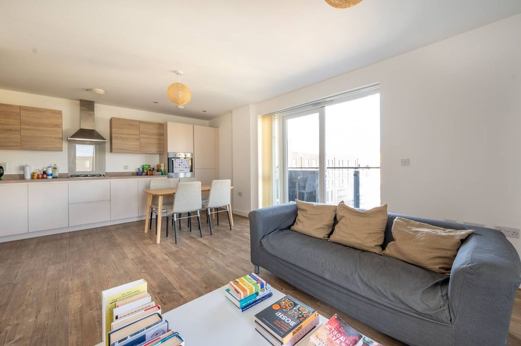 Property photo 3 of 12