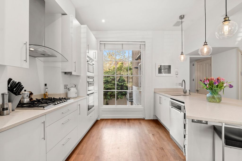 Property photo 3 of 25