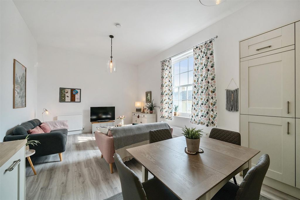 Property photo 3 of 20 Open Plan
