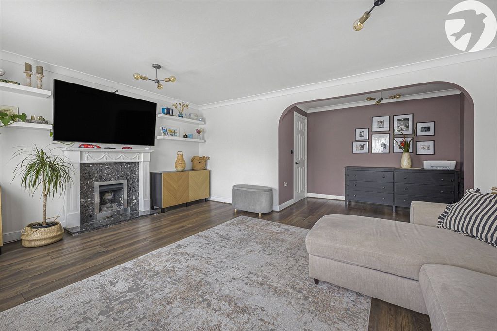 Property photo 2 of 25 Lounge