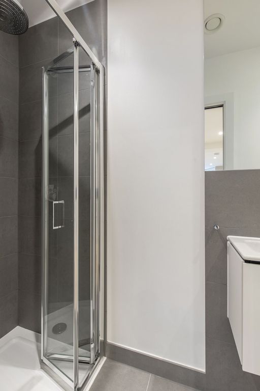 Property photo 2 of 17 Bathroom