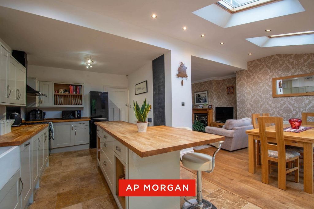 Property photo 2 of 23 Picture No. 26