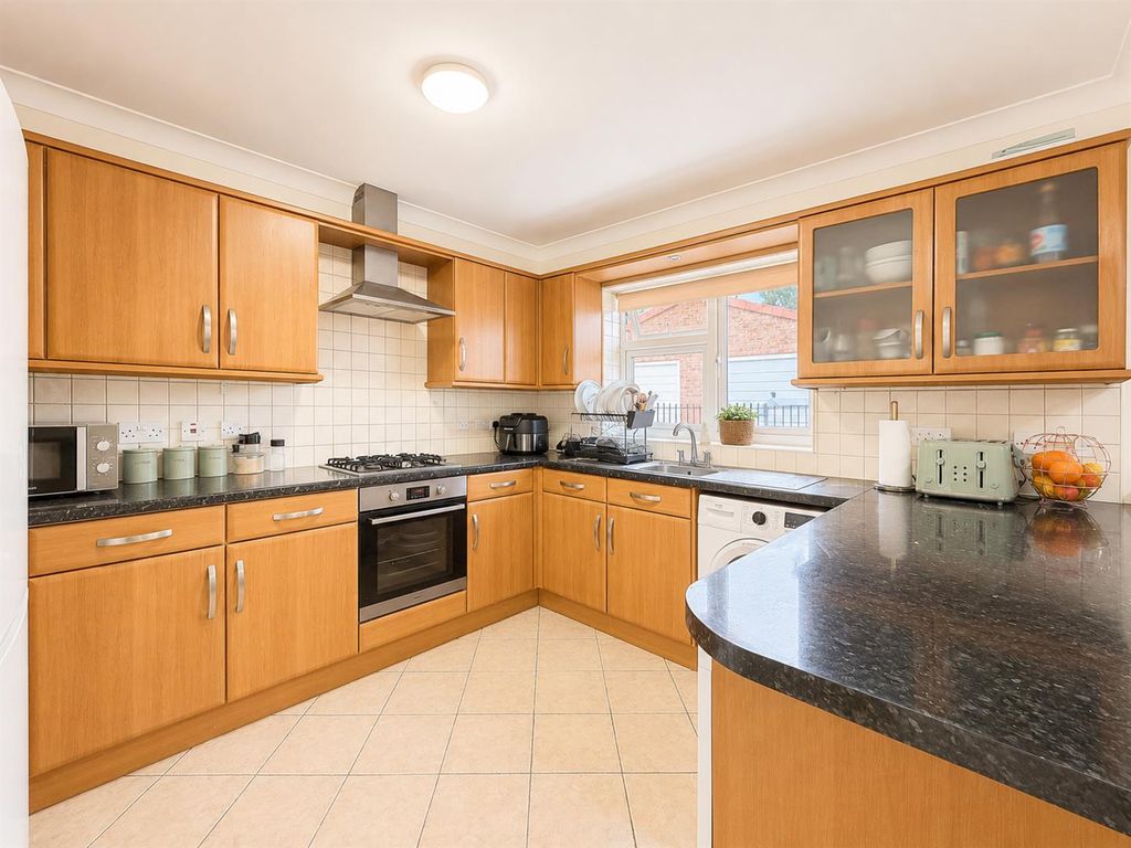 Property photo 1 of 11 Kitchen