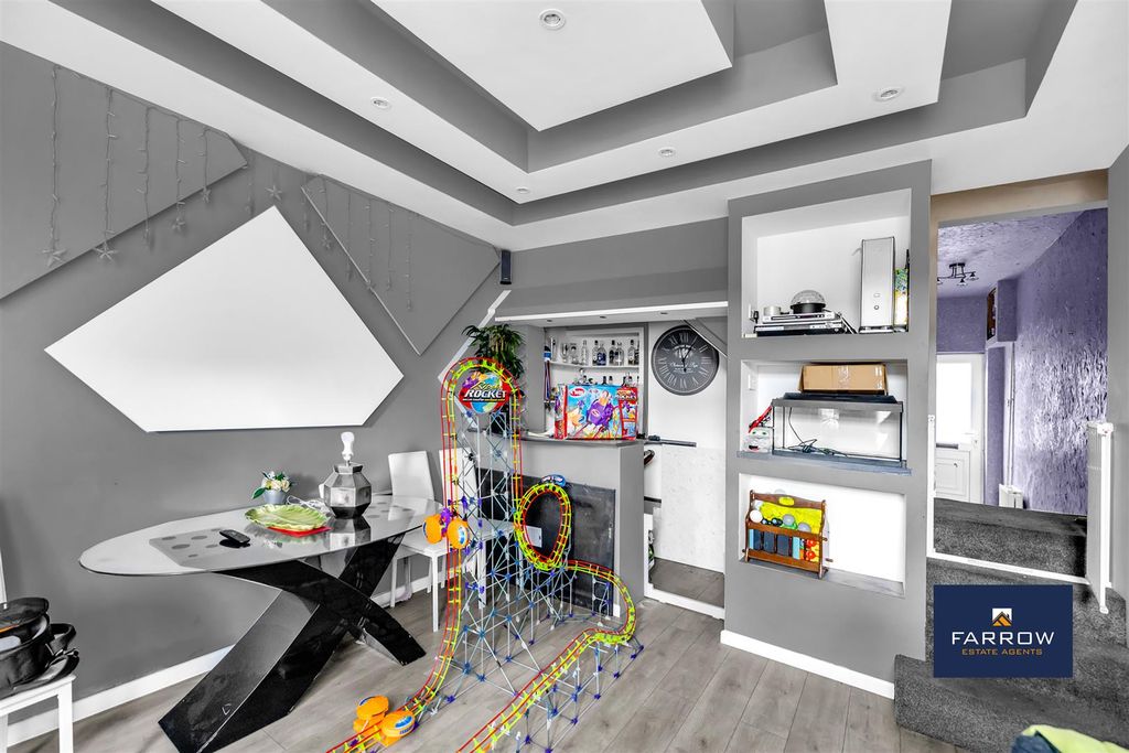 Property photo 3 of 14 Living Room