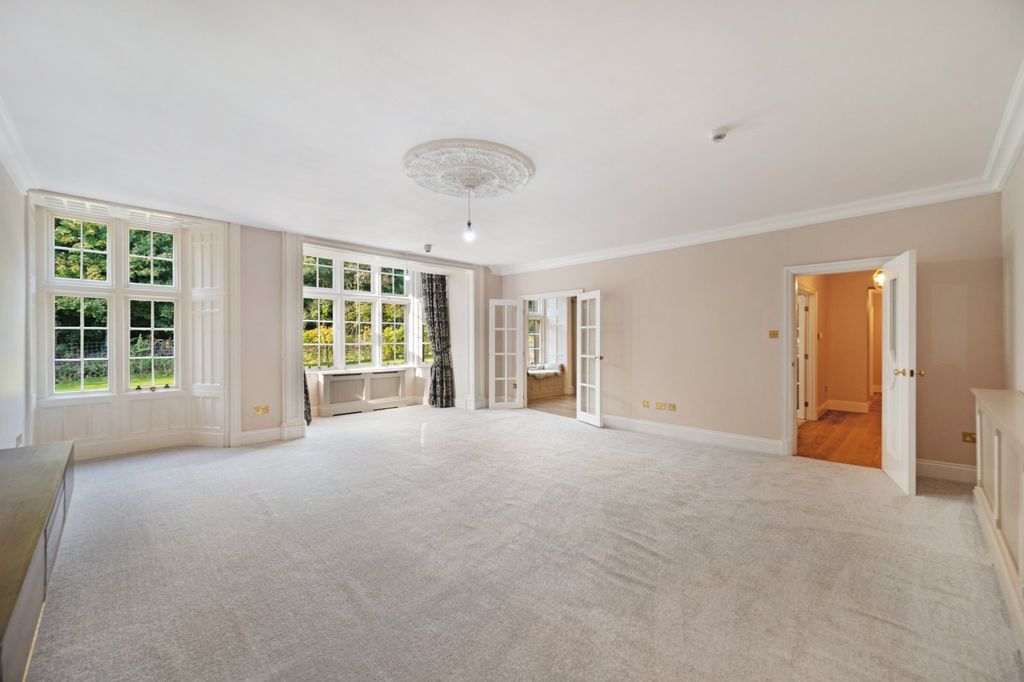 Property photo 2 of 33 Picture No. 54
