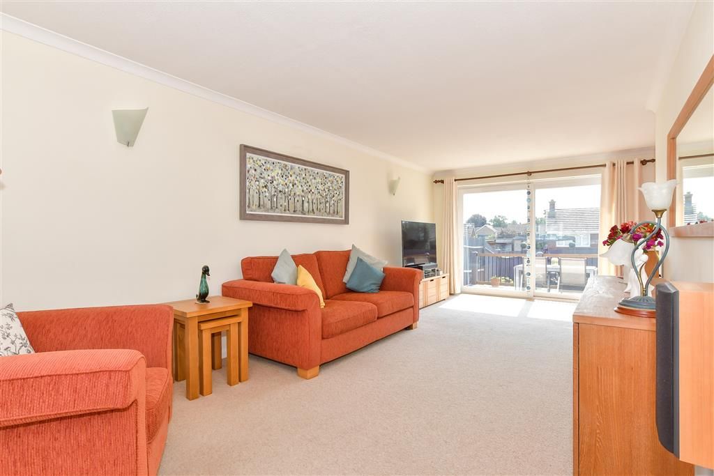 Property photo 3 of 19 Lounge