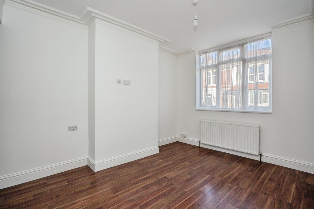 Property photo 3 of 19 Pbox-Img.Jpg