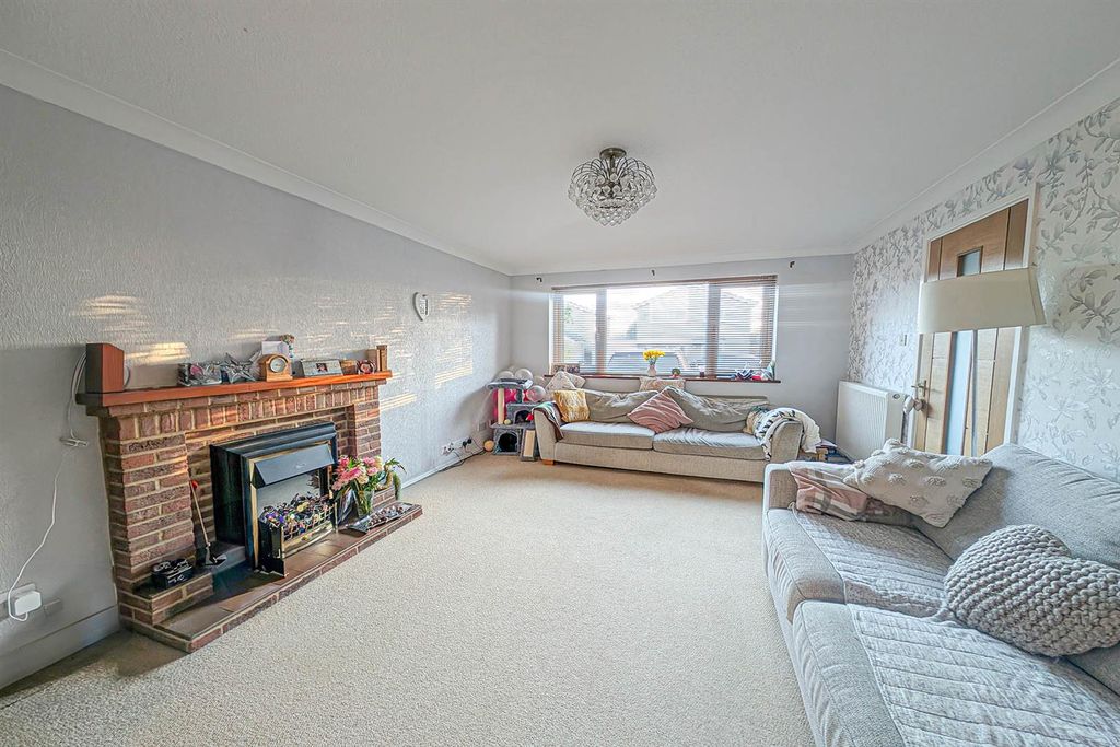 Property photo 3 of 14 Pxl_20260120_153811244.Raw-01 Lvg.Jpg