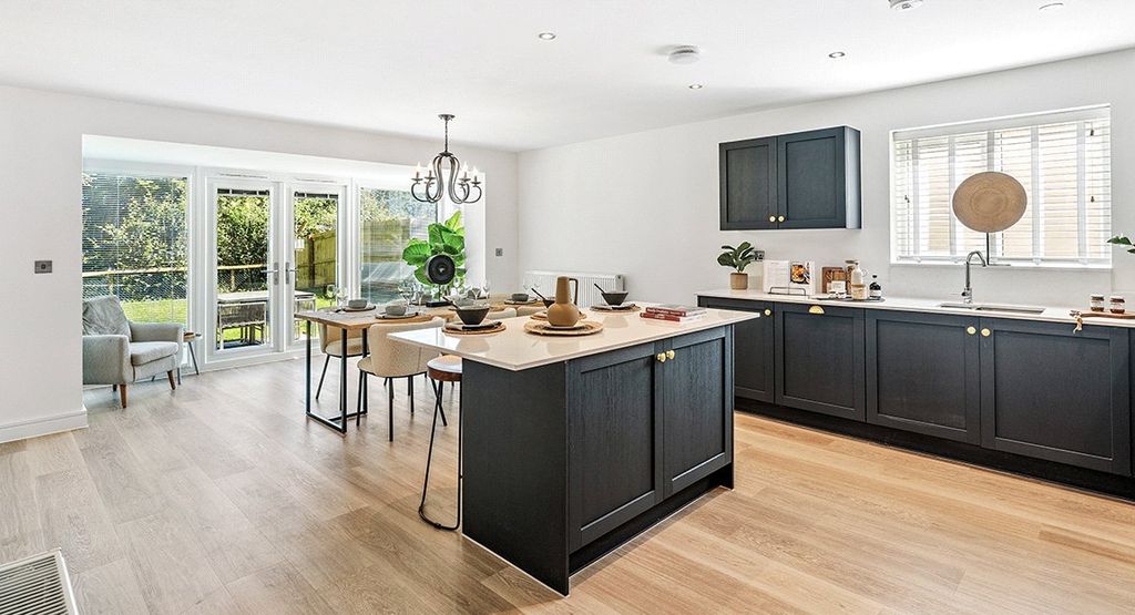 Property photo 2 of 14 Picture No. 21