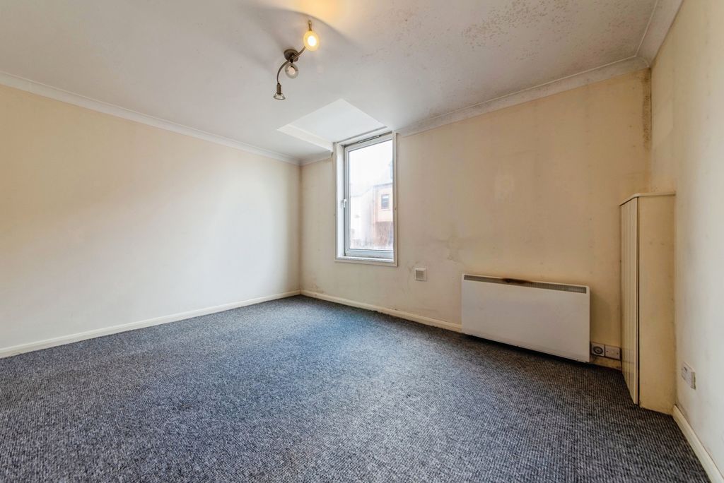 Property photo 3 of 17 Pbox-Img.Jpg