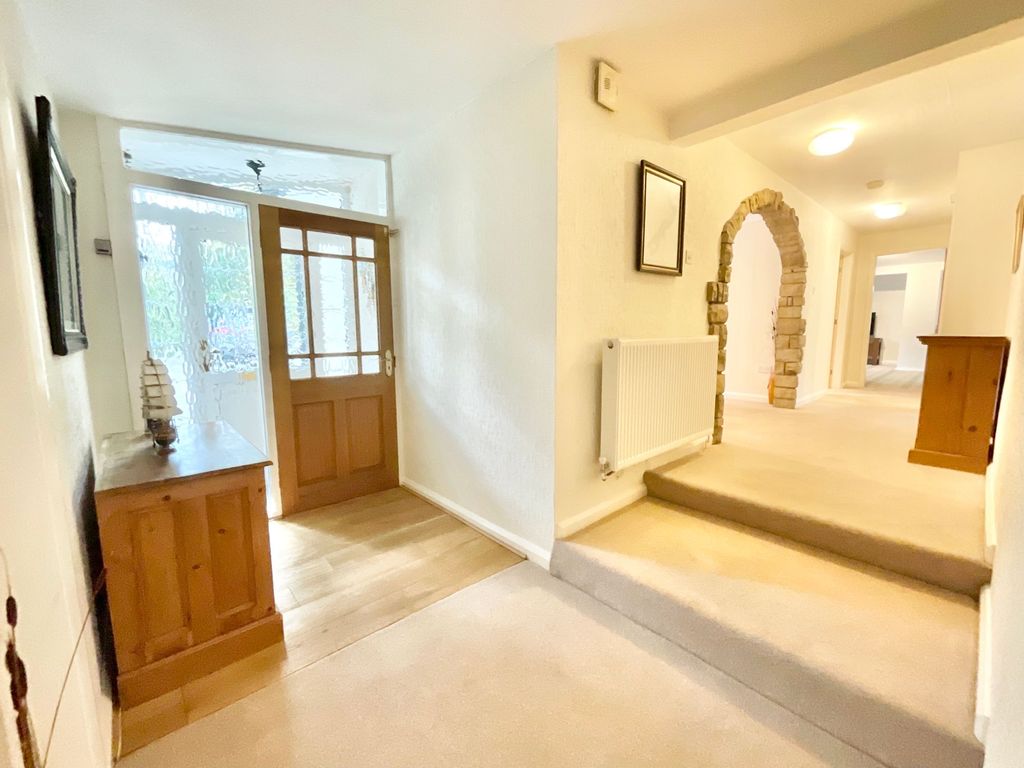 Property photo 2 of 23