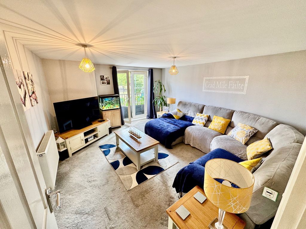 Property photo 2 of 12 9