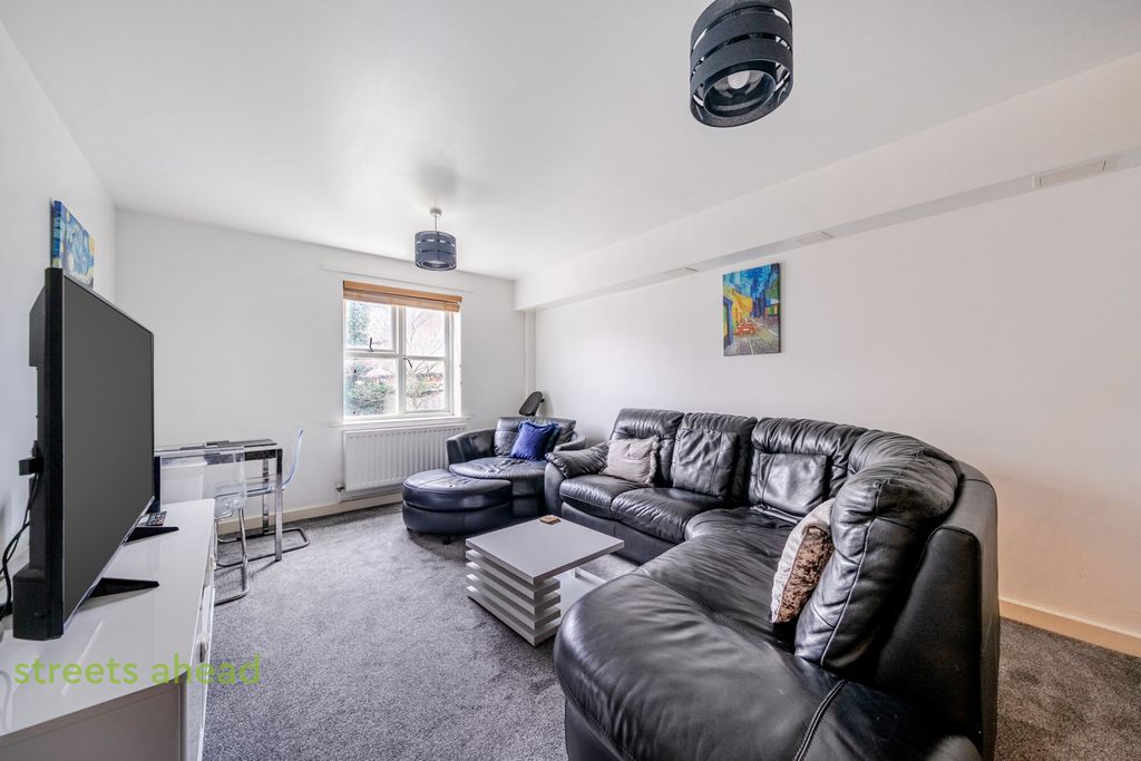 Property photo 2 of 12 c9F37337-Bb79-445...
