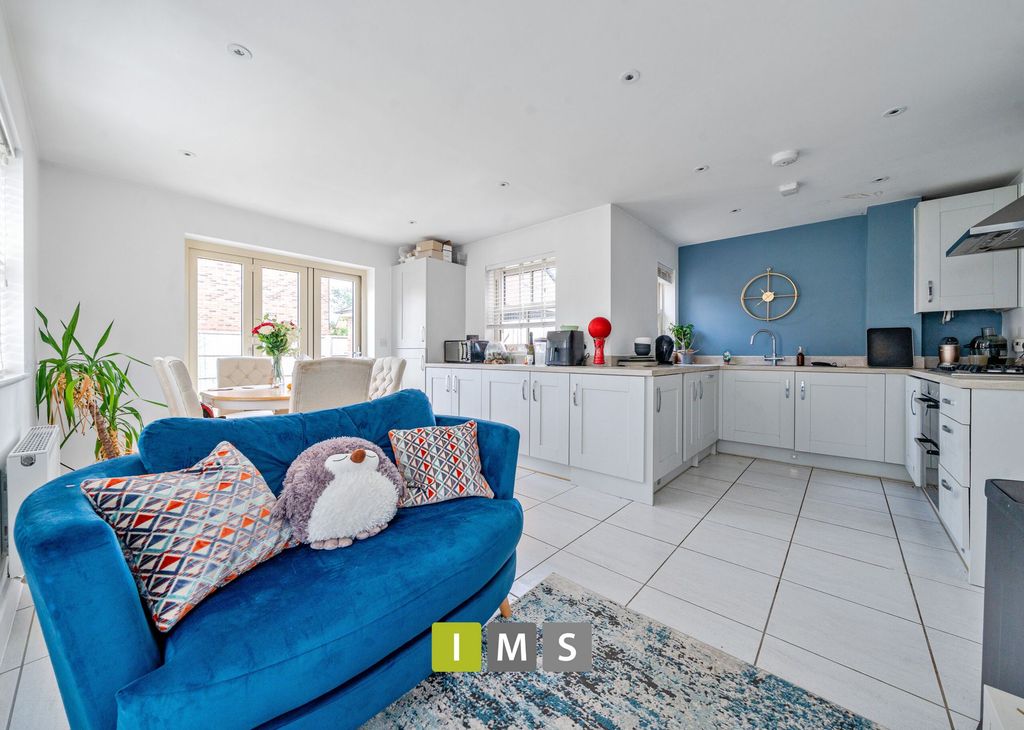 Property photo 2 of 20