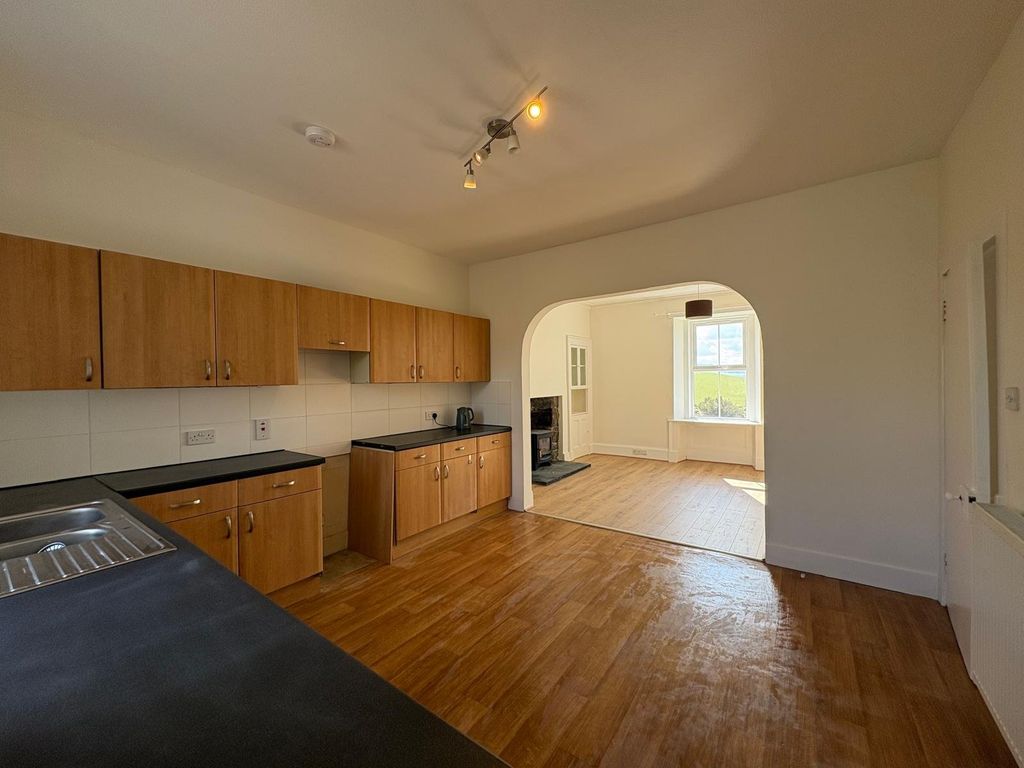 Property photo 3 of 10 Photo 3