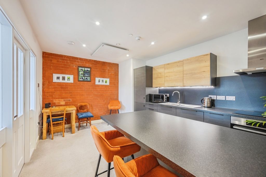 Property photo 2 of 17 Photo