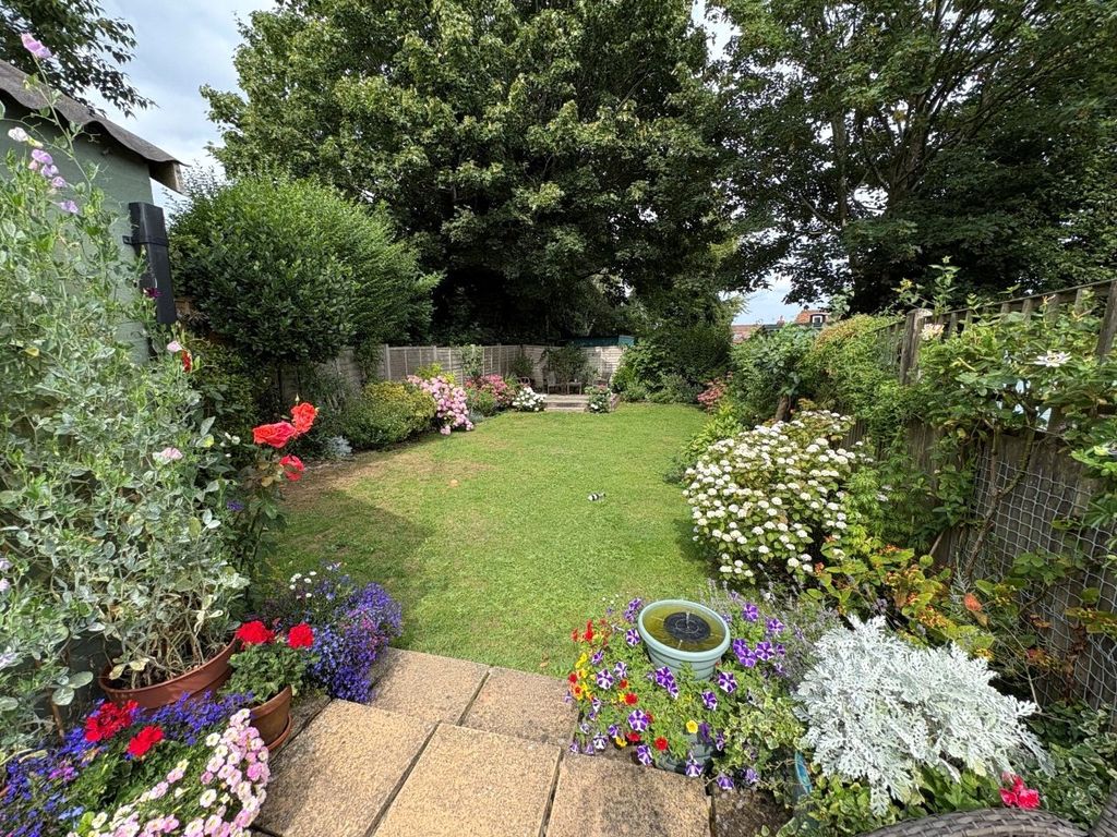 Property photo 2 of 16 Garden