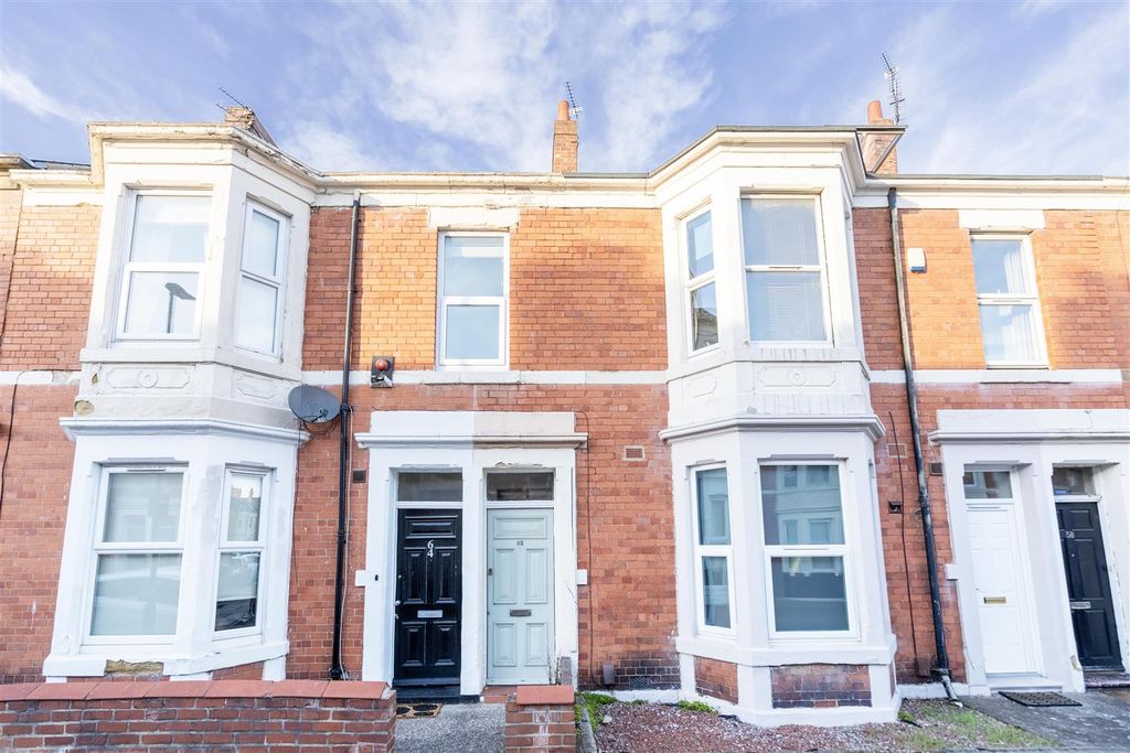 Property photo 1 of 8 External