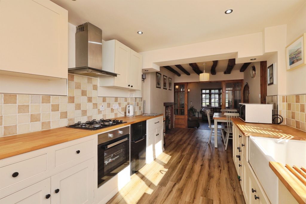 Property photo 2 of 13