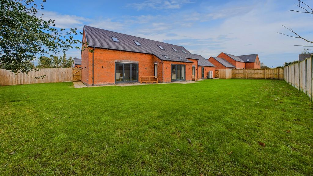 Property photo 1 of 43 3804932