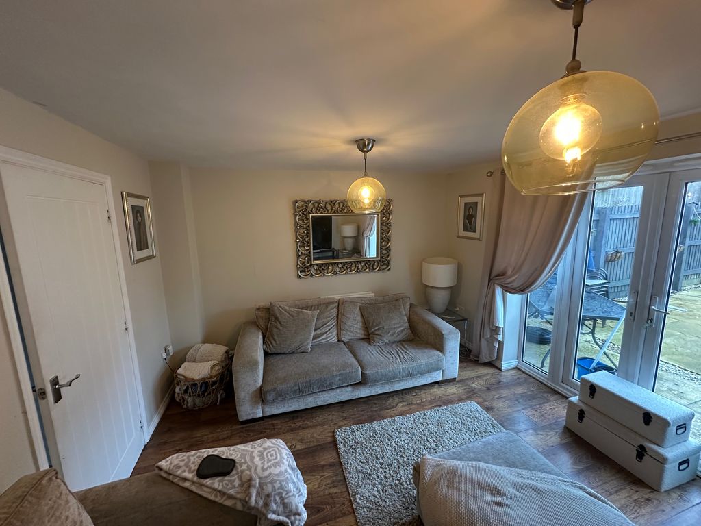 Property photo 3 of 11 Living Room