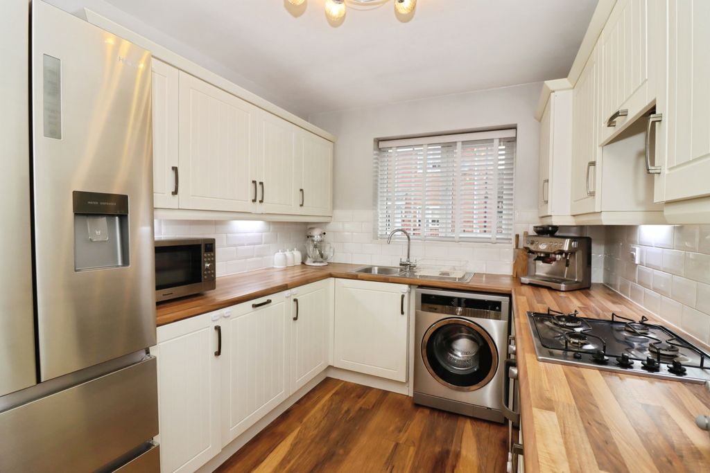 Property photo 2 of 15 Kitchen