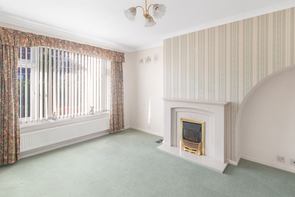 Property photo 2 of 37 Advert-35