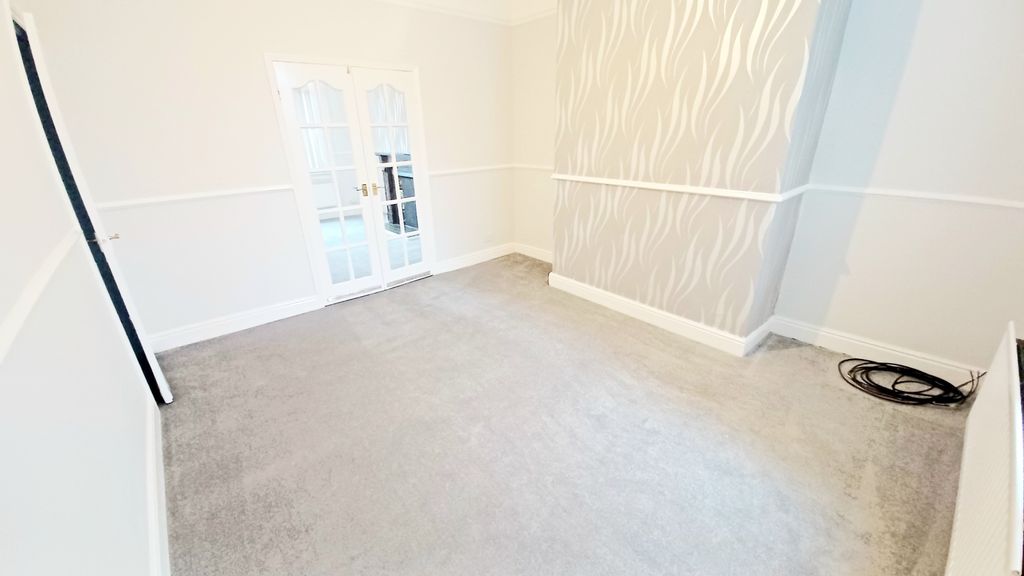 Property photo 3 of 14 20251126_141318