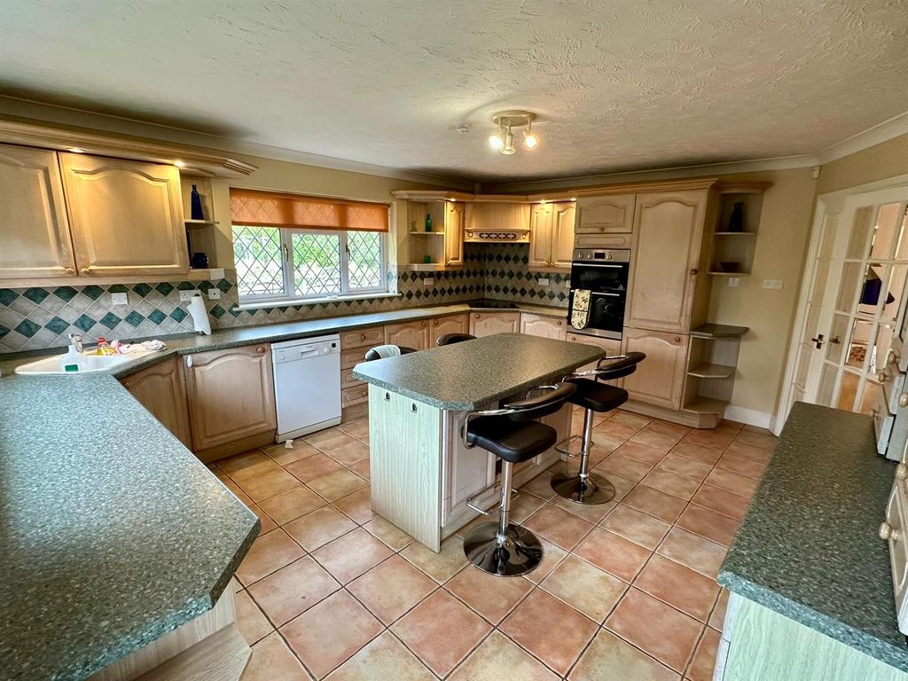 Property photo 2 of 20