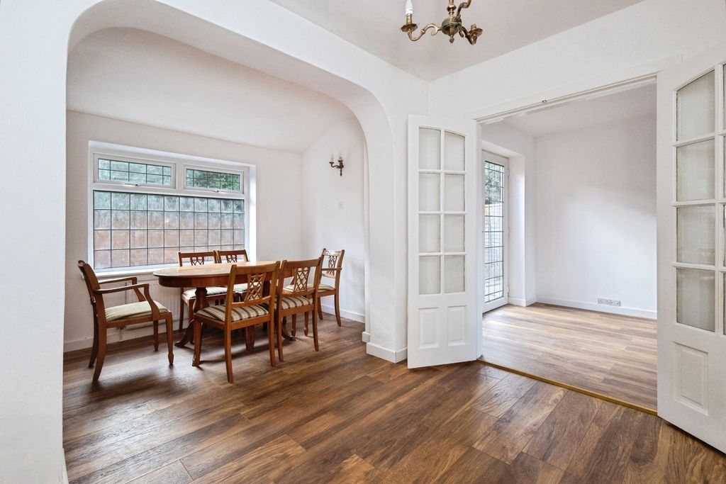 Property photo 3 of 17 Photo