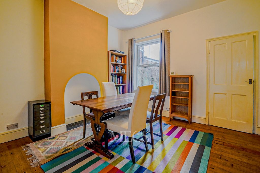 Property photo 2 of 13 3735273