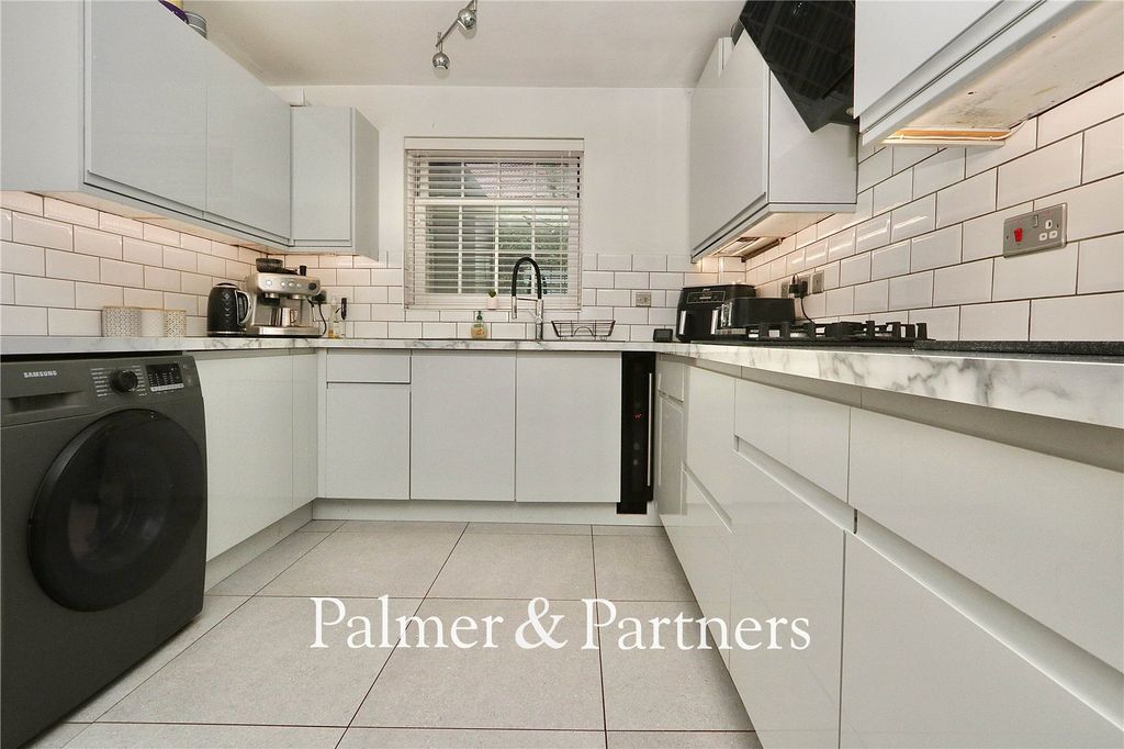 Property photo 2 of 28 Picture No. 04