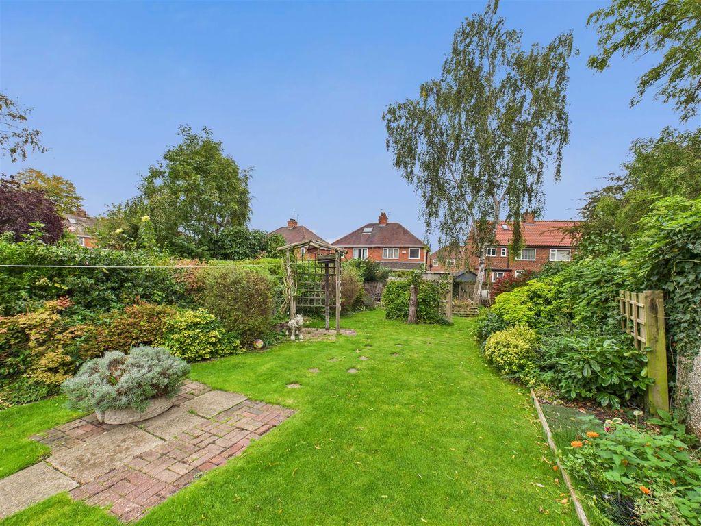 Property photo 3 of 11 Outside