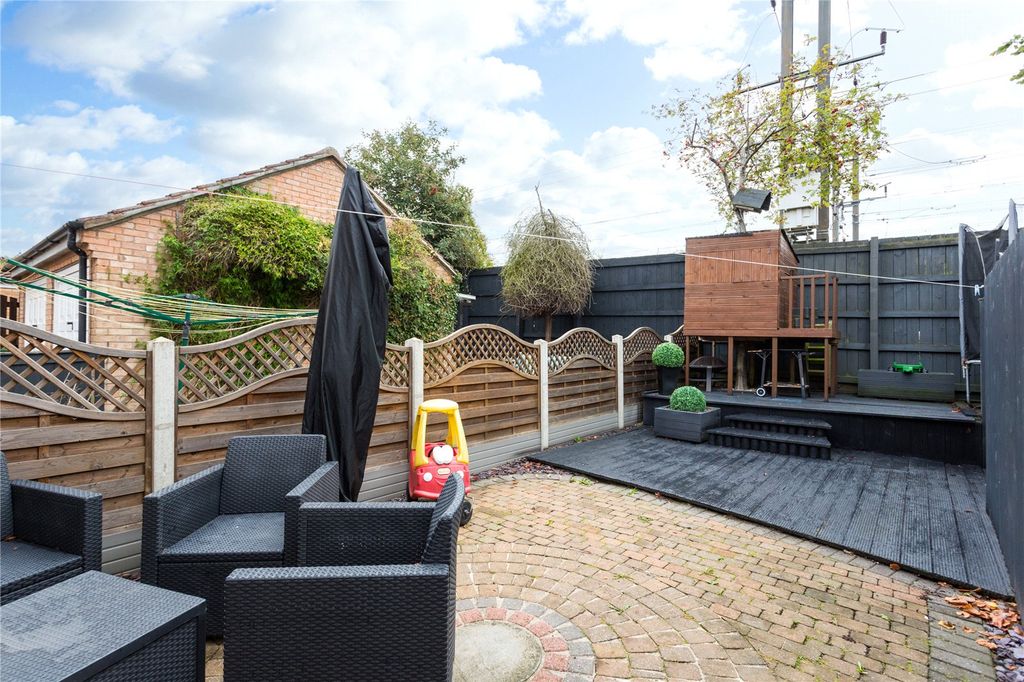 Property photo 3 of 10 Photo